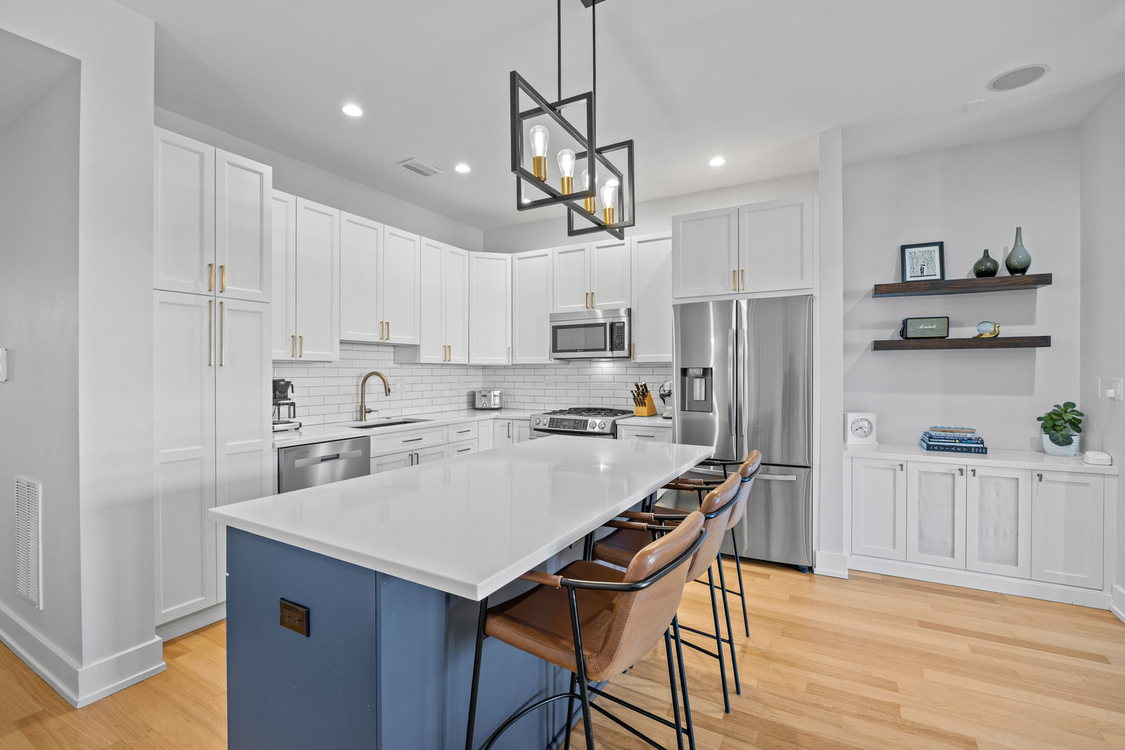 4043 N Damen Avenue Unit: 2