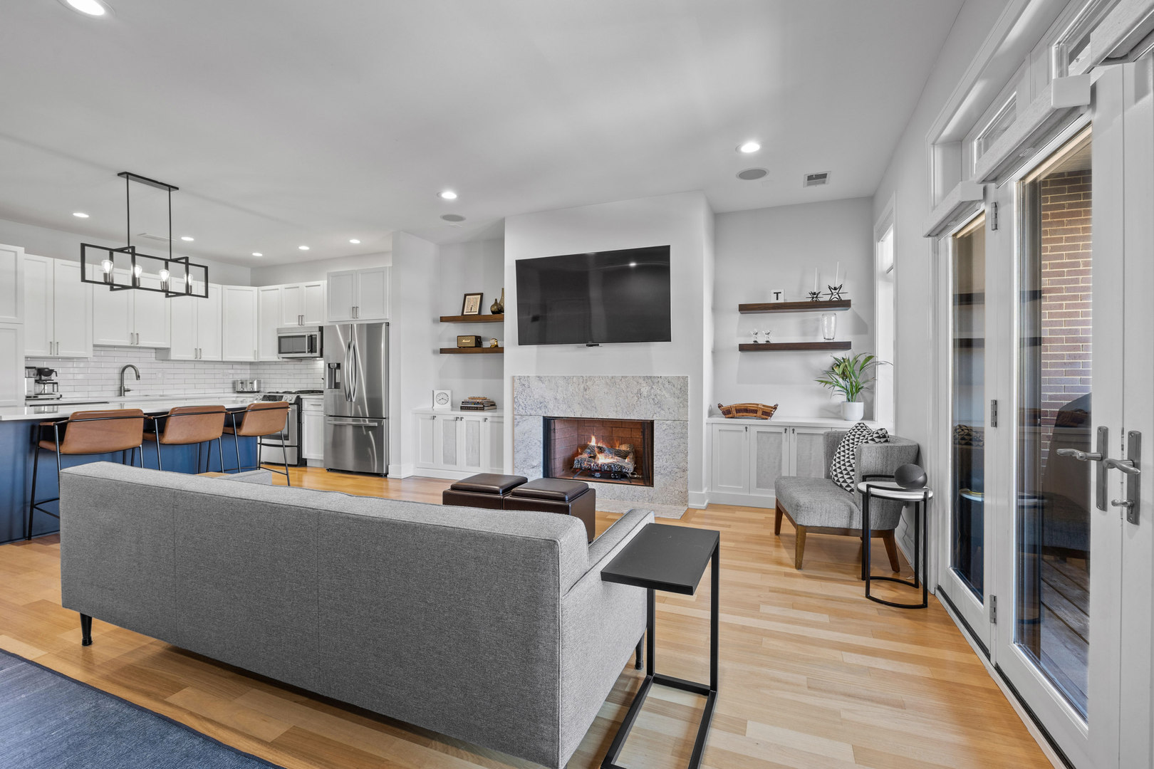 4043 N Damen Avenue Unit: 2