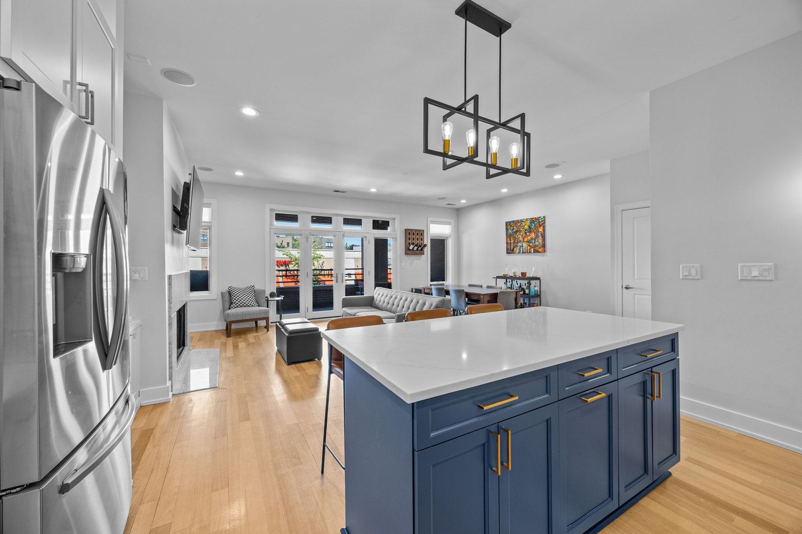 4043 N Damen Avenue Unit: 2
