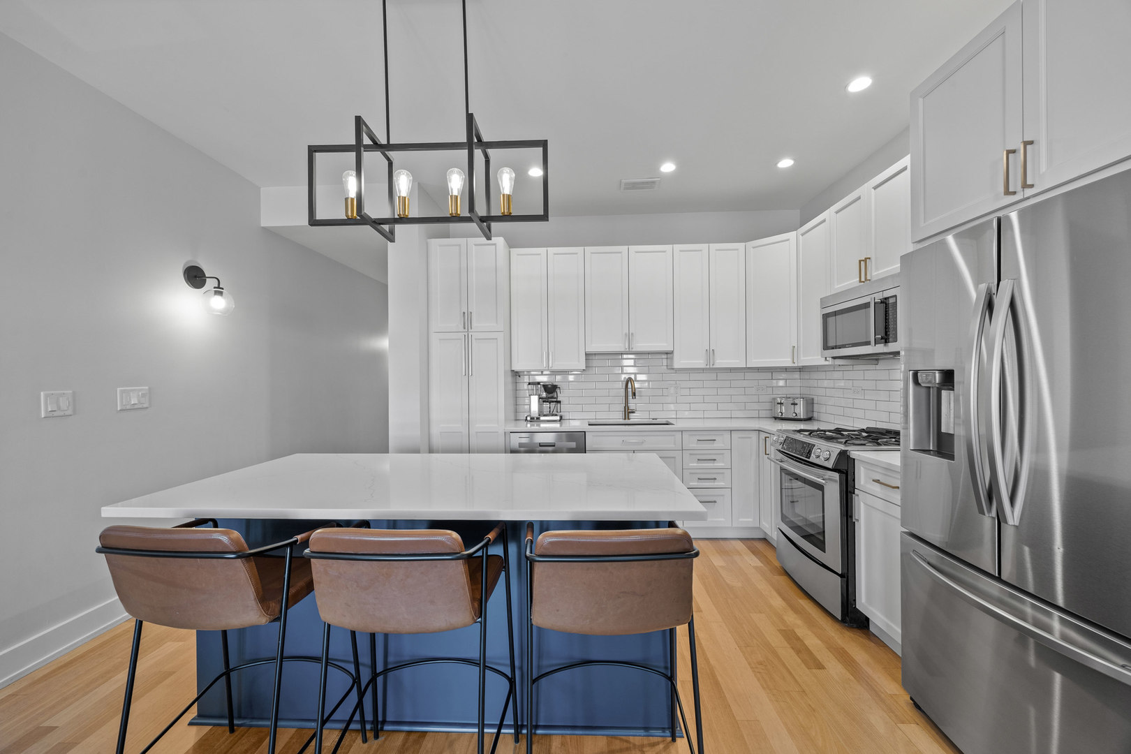 4043 N Damen Avenue Unit: 2