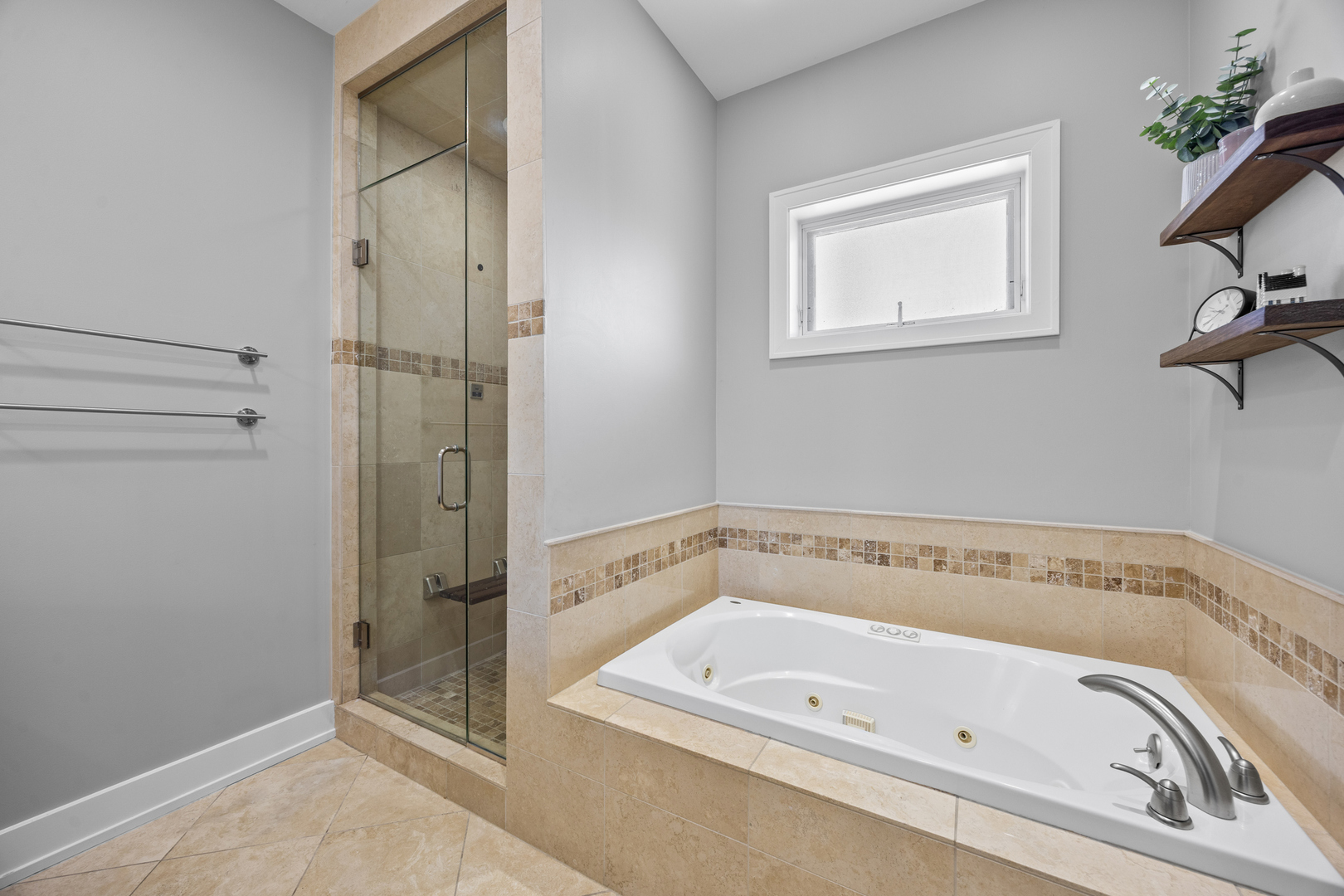 4043 N Damen Avenue Unit: 2