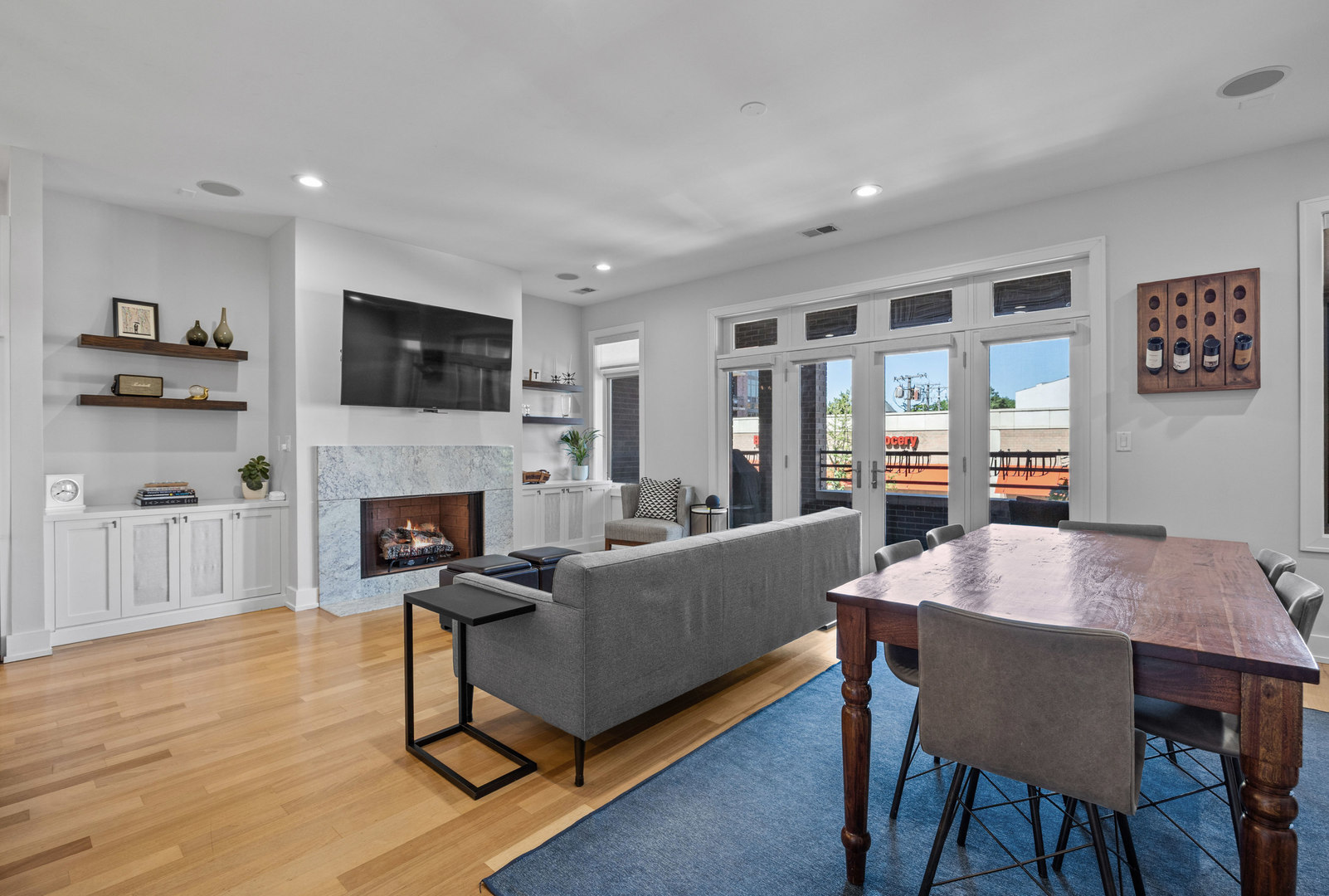 4043 N Damen Avenue Unit: 2