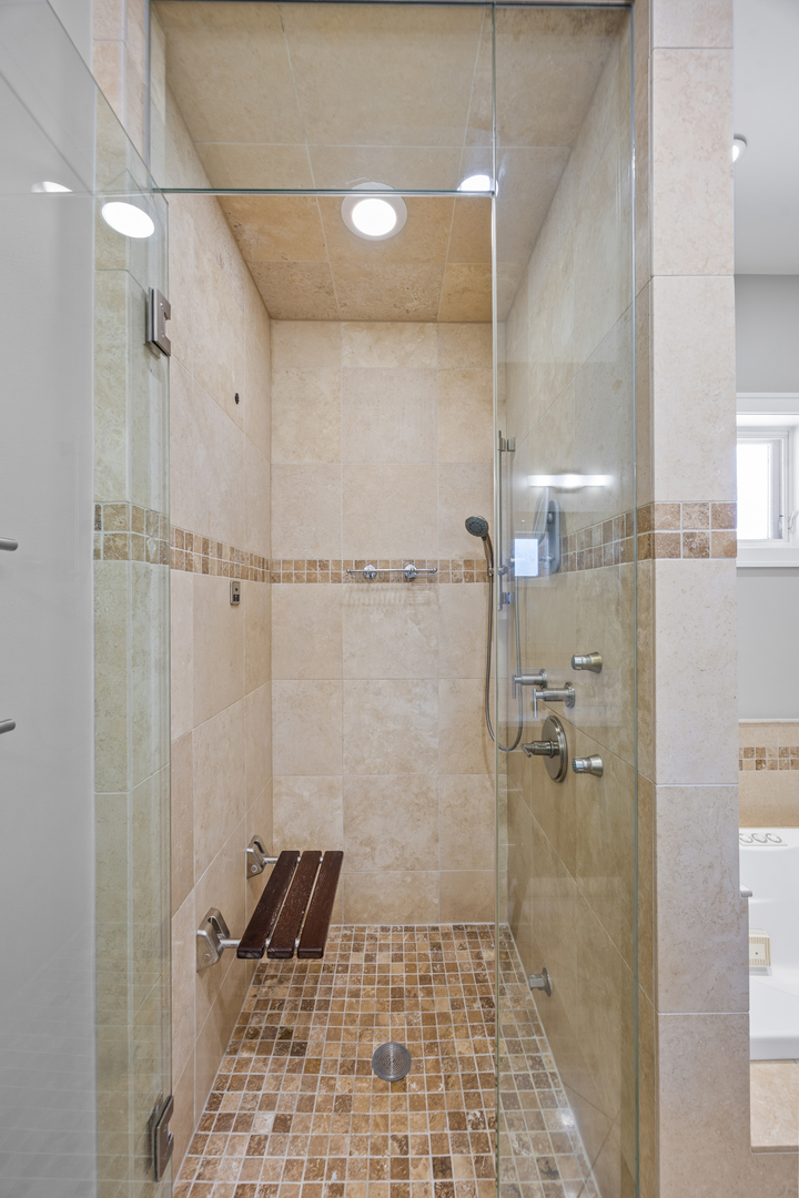 4043 N Damen Avenue Unit: 2