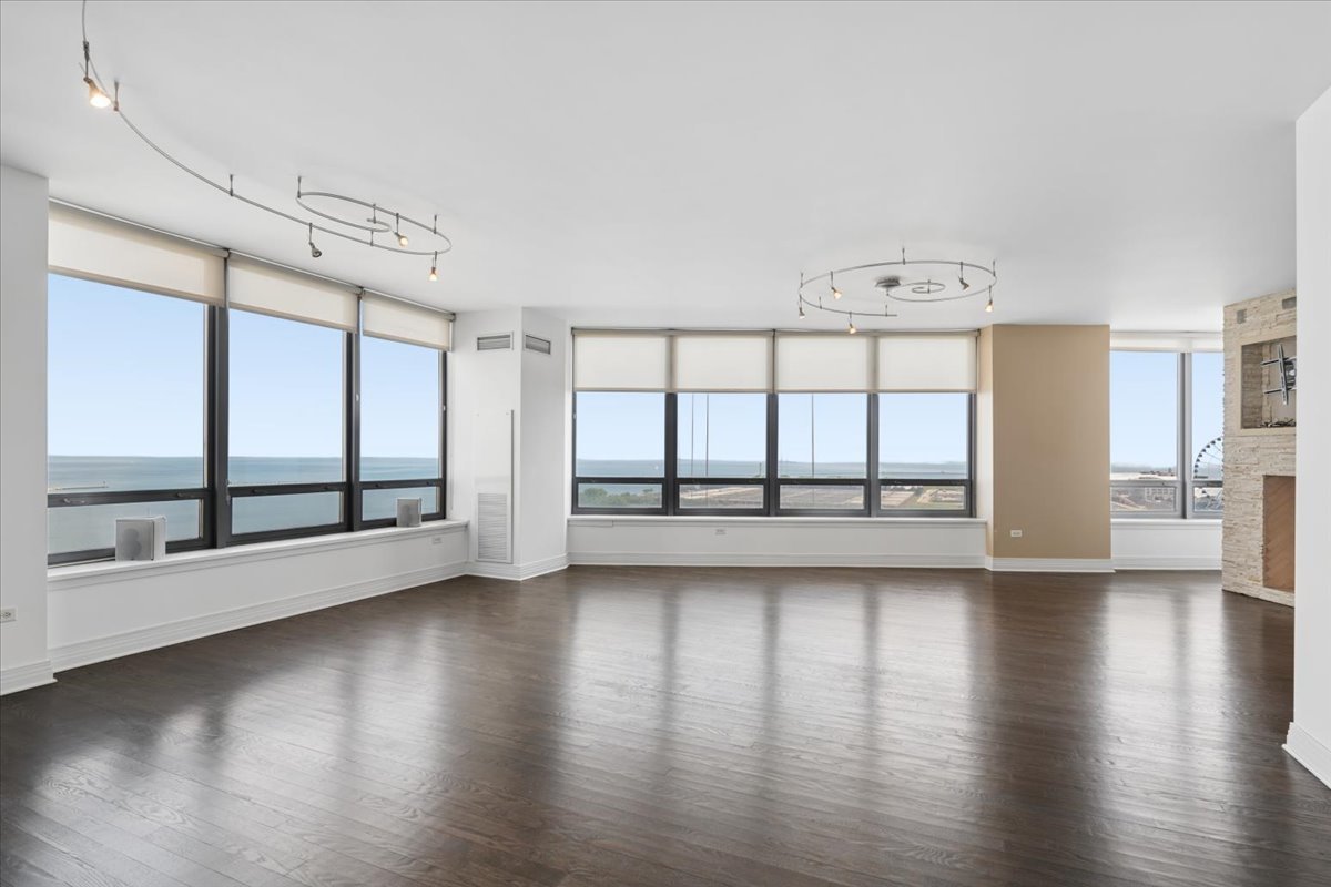600 N Lake Shore Drive Unit: 1305