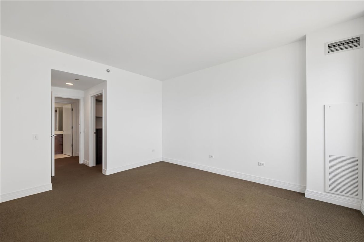 600 N Lake Shore Drive Unit: 1305