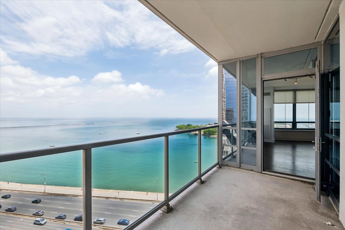 600 N Lake Shore Drive Unit: 1305