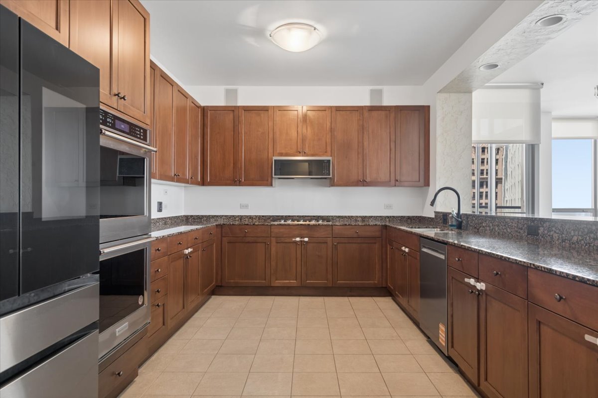 600 N Lake Shore Drive Unit: 1305