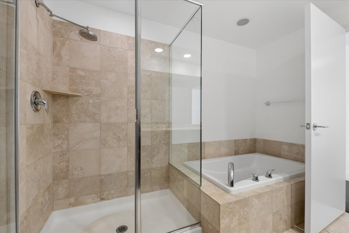 600 N Lake Shore Drive Unit: 1305
