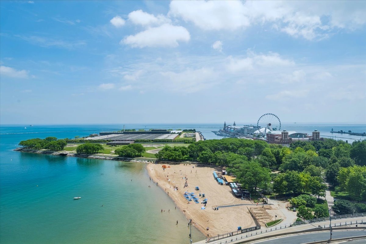 600 N Lake Shore Drive Unit: 1305