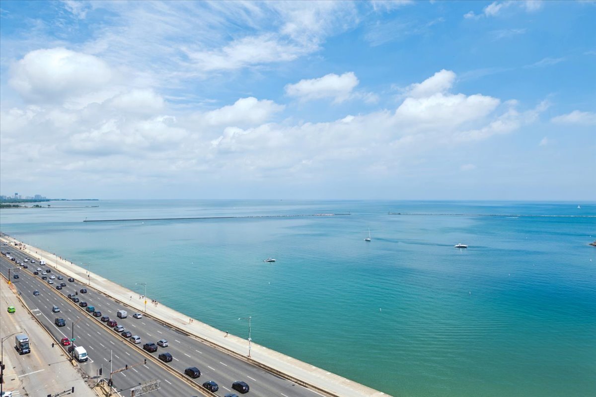 600 N Lake Shore Drive Unit: 1305