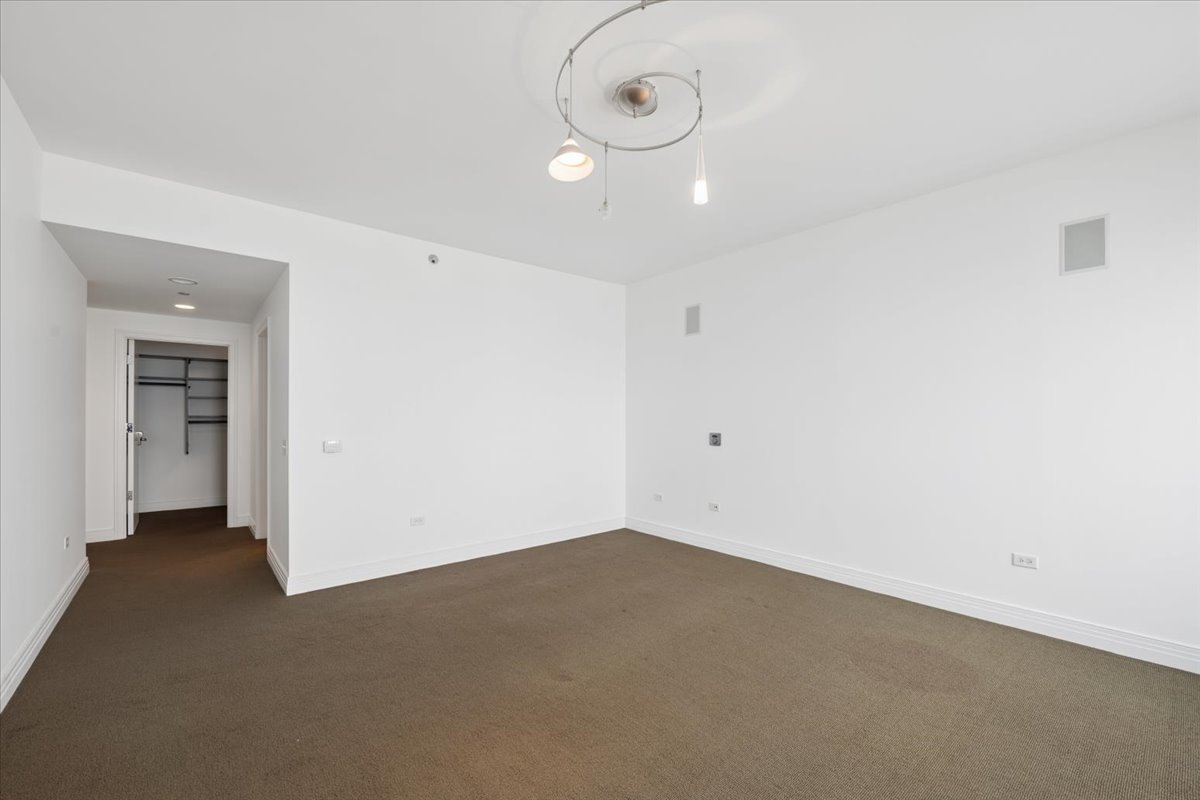 600 N Lake Shore Drive Unit: 1305