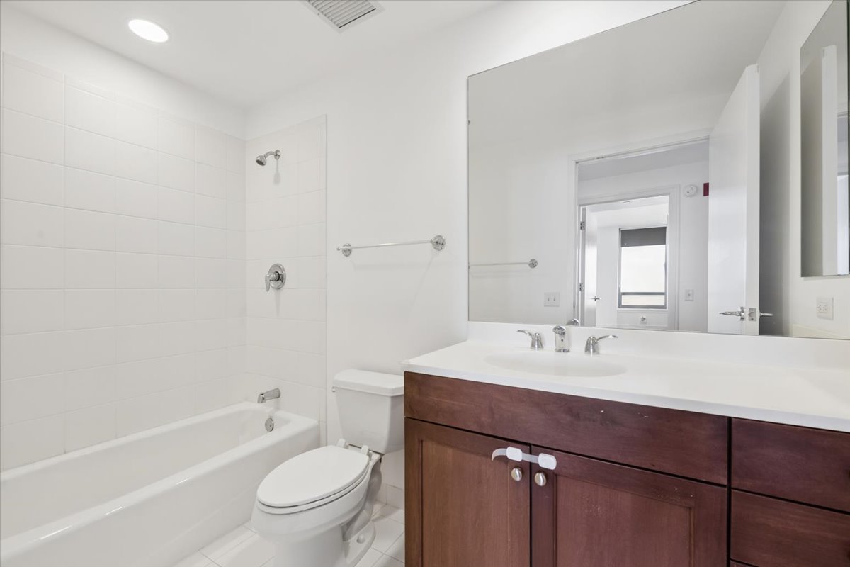 600 N Lake Shore Drive Unit: 1305