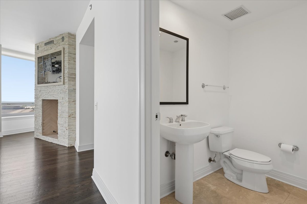 600 N Lake Shore Drive Unit: 1305