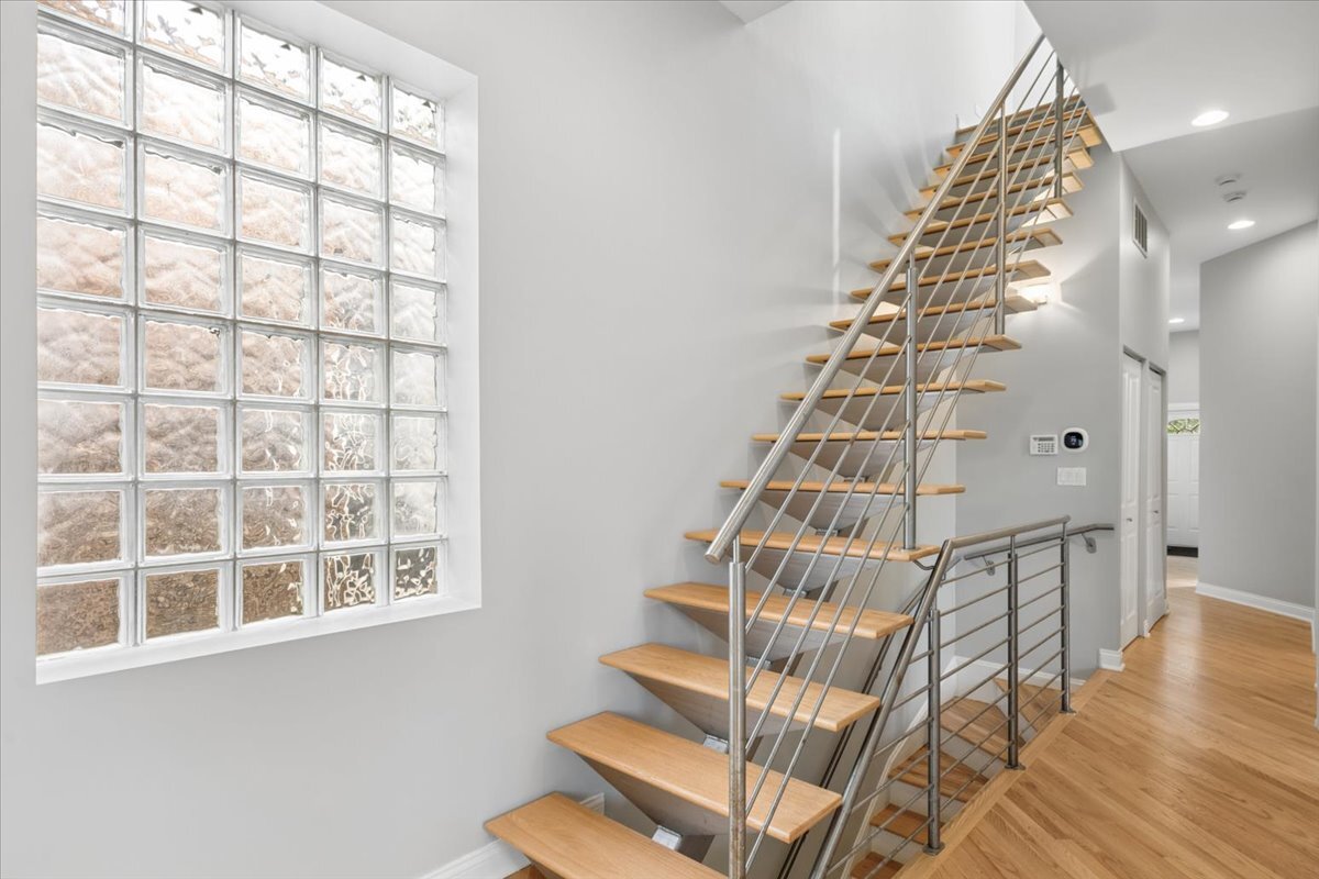 2047 N Mozart Street Unit: 3