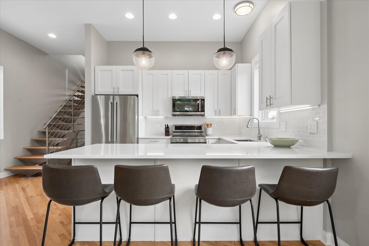 2047 N Mozart Street Unit: 3