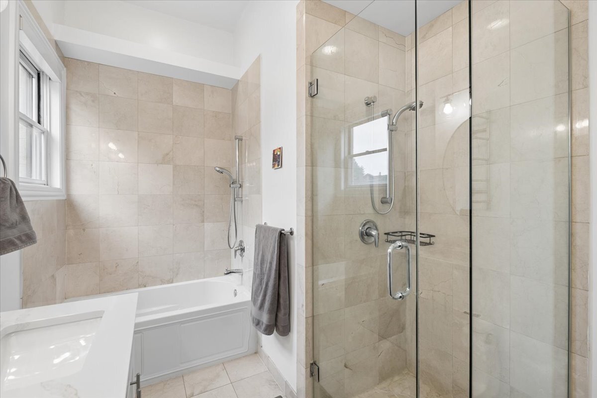 2047 N Mozart Street Unit: 3