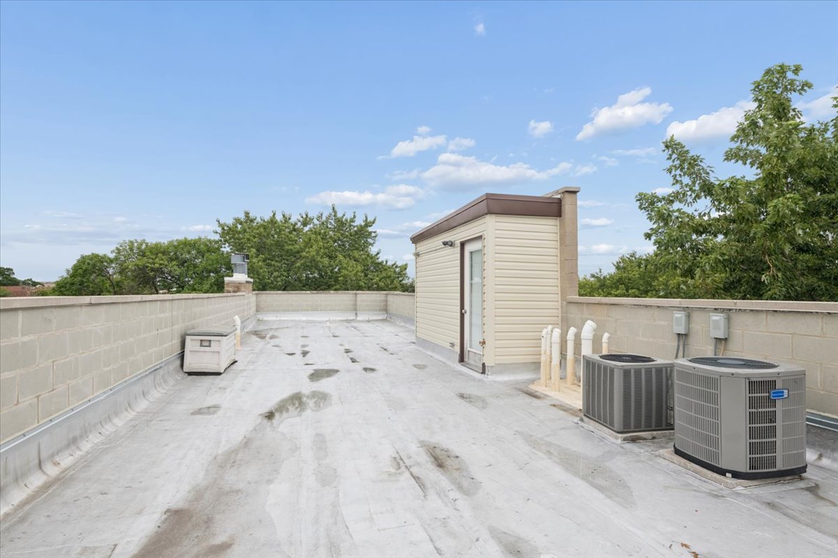 2047 N Mozart Street Unit: 3
