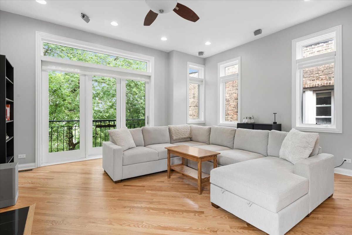 2047 N Mozart Street Unit: 3
