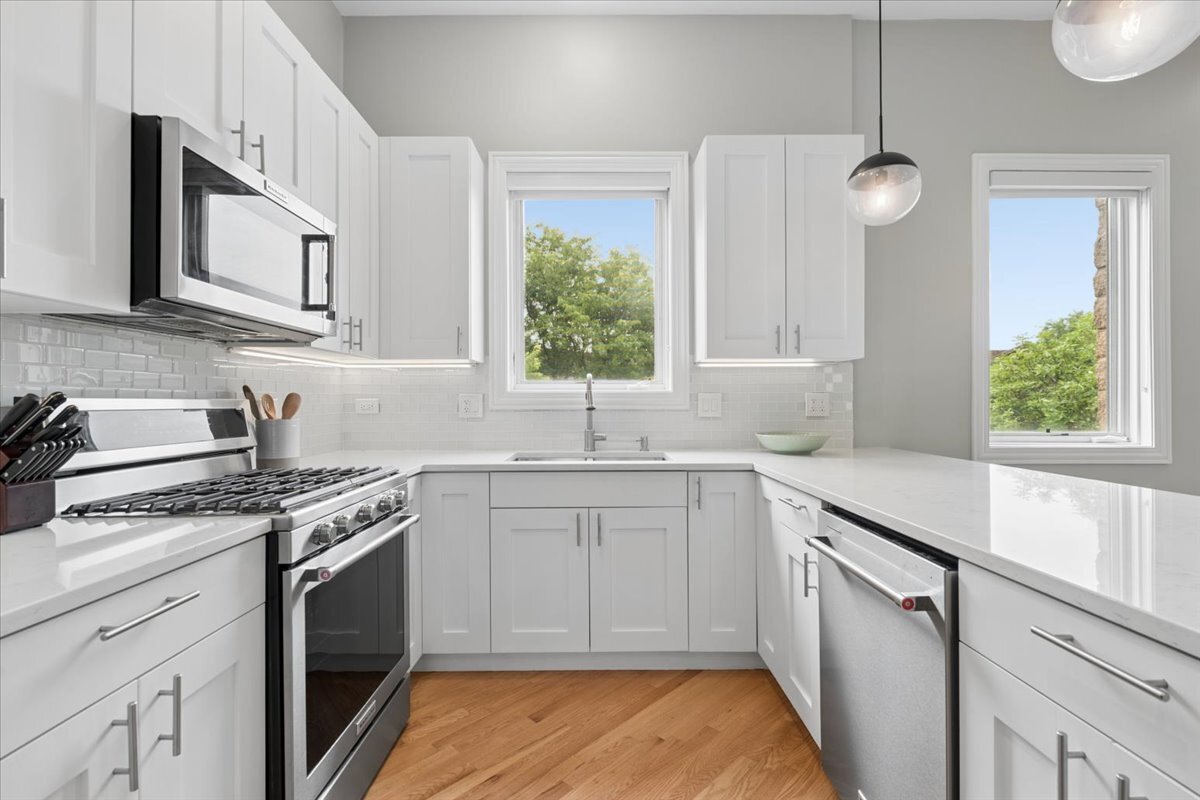 2047 N Mozart Street Unit: 3
