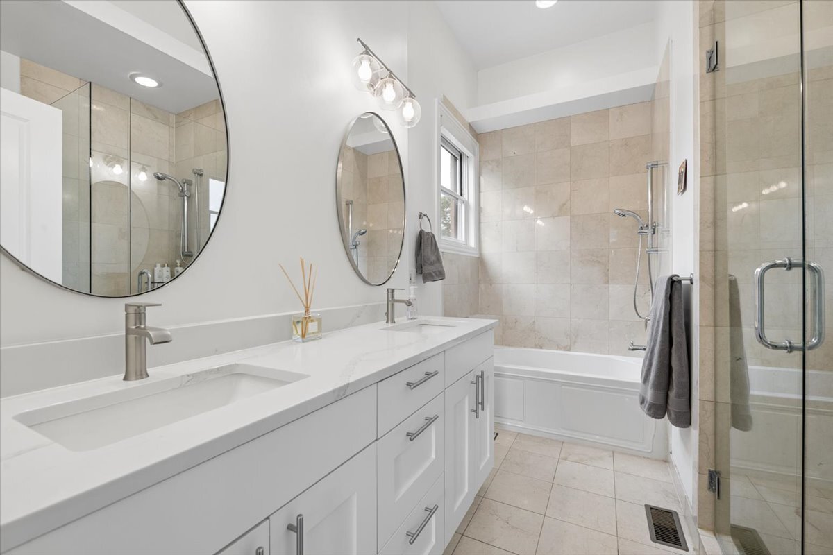 2047 N Mozart Street Unit: 3