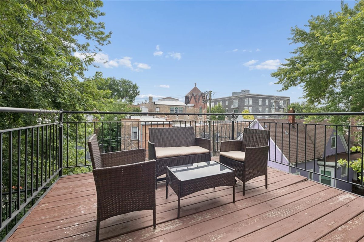 2047 N Mozart Street Unit: 3