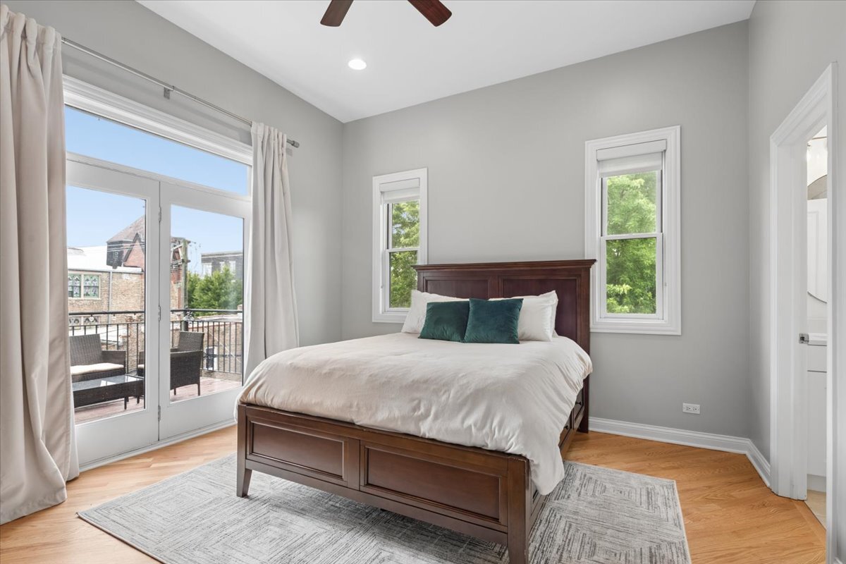 2047 N Mozart Street Unit: 3