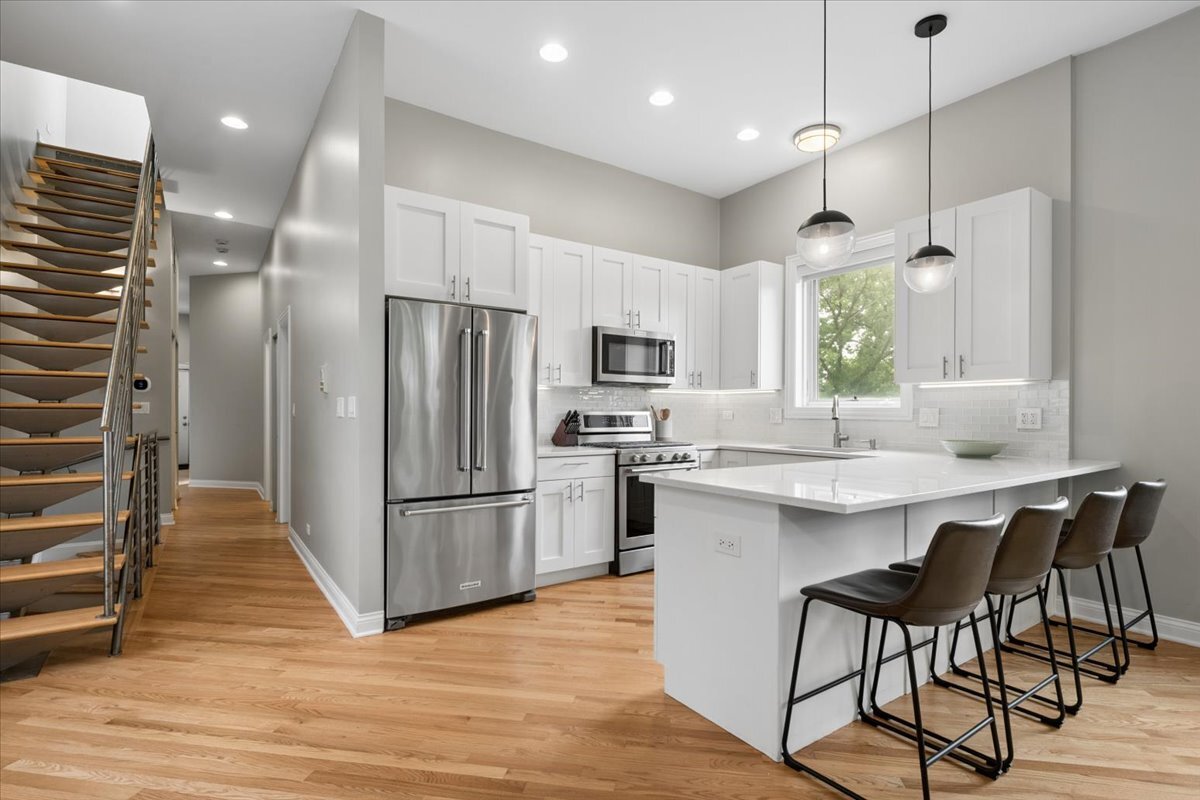 2047 N Mozart Street Unit: 3