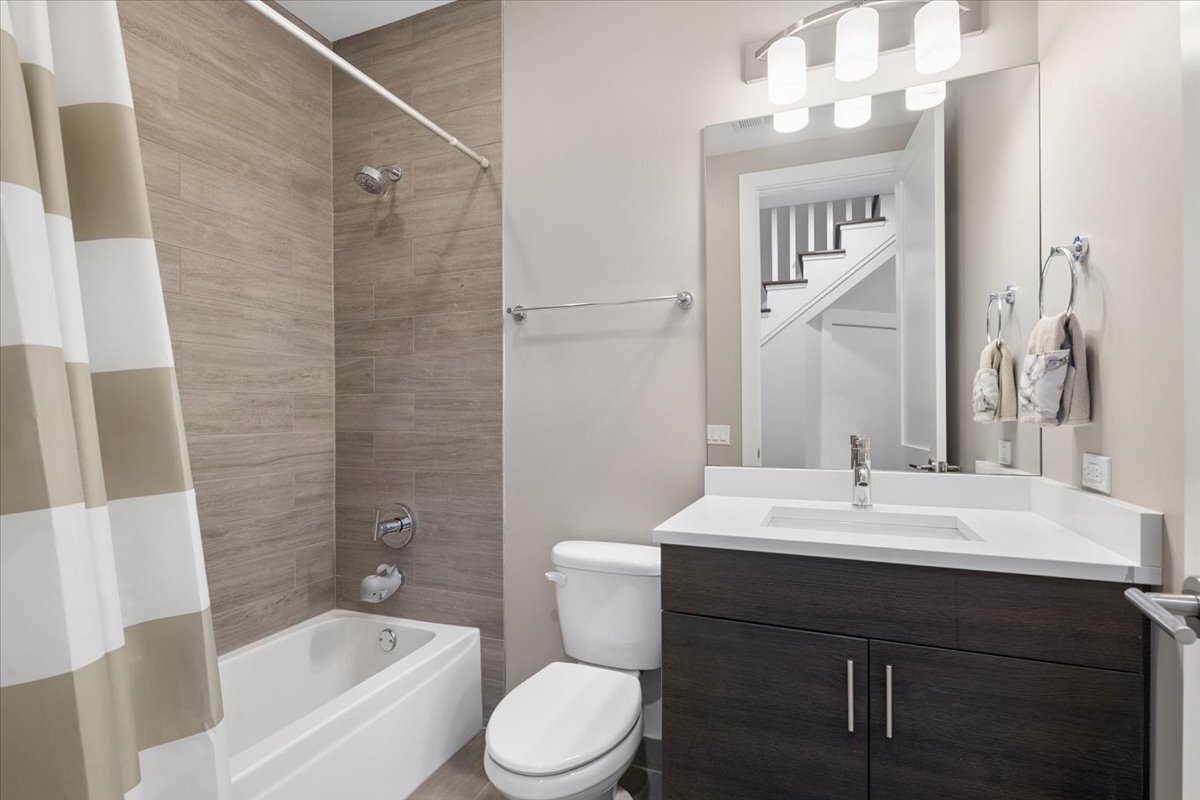 2133 N Campbell Avenue Unit: 1B