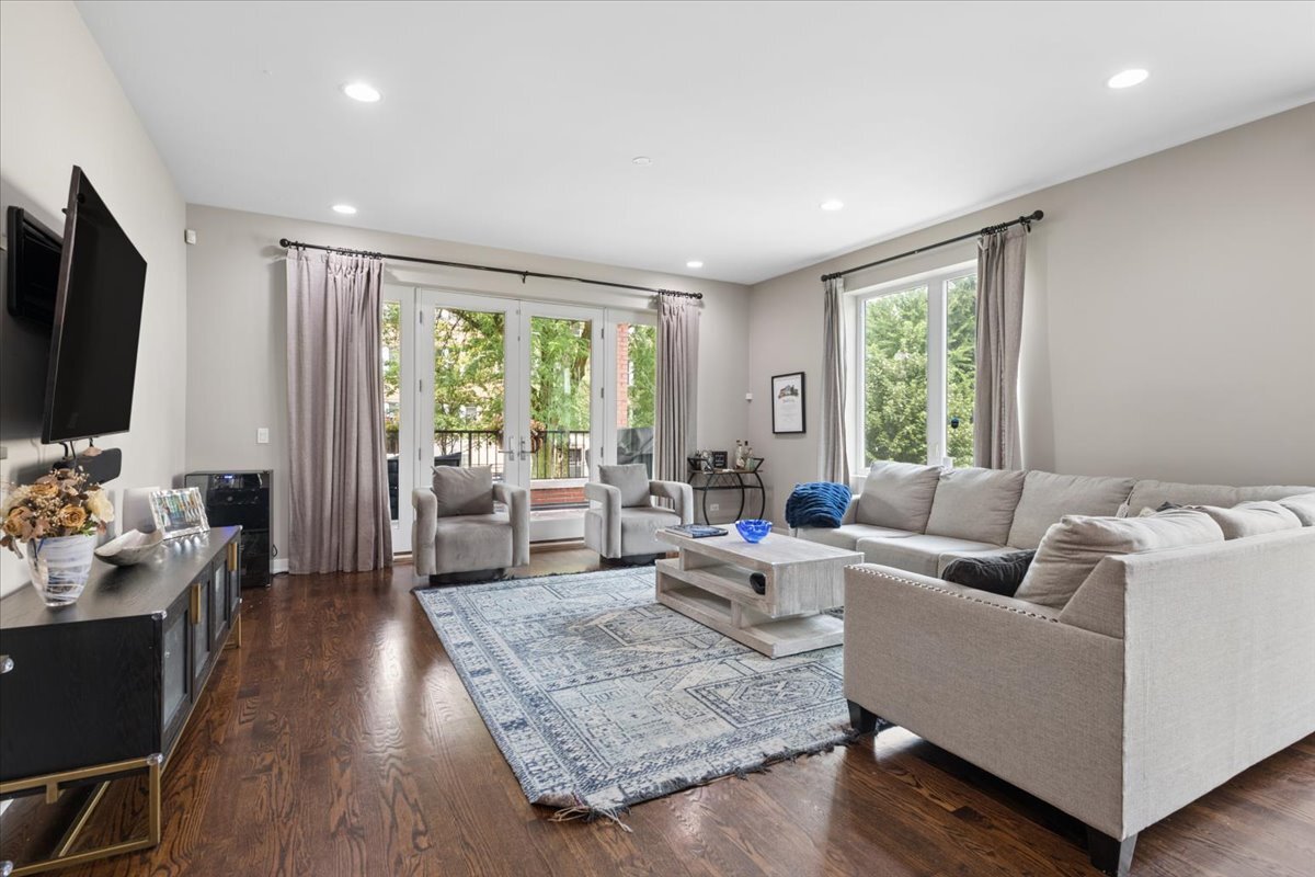 2133 N Campbell Avenue Unit: 1B