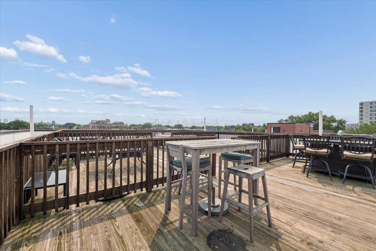 2133 N Campbell Avenue Unit: 1B