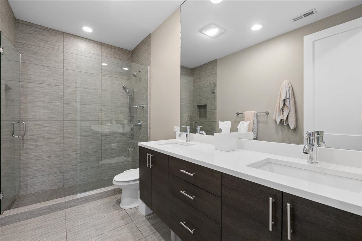 2133 N Campbell Avenue Unit: 1B