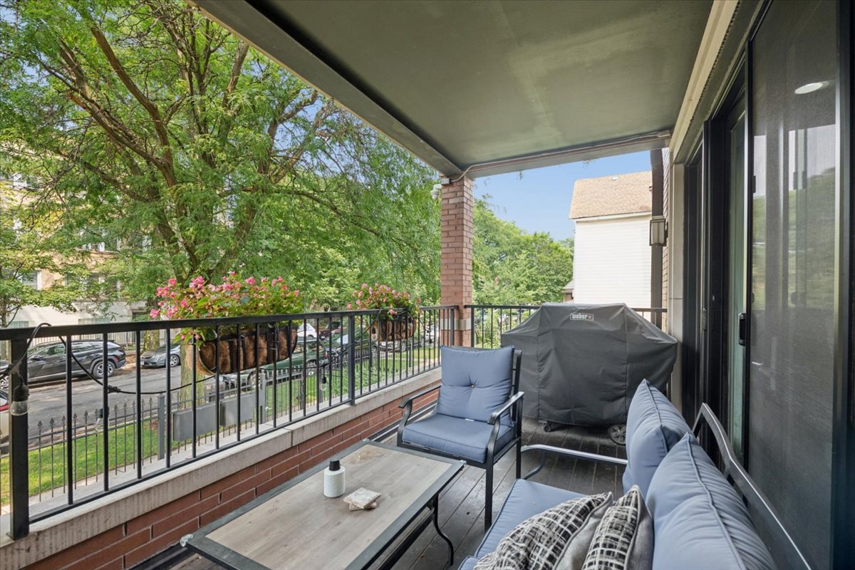 2133 N Campbell Avenue Unit: 1B