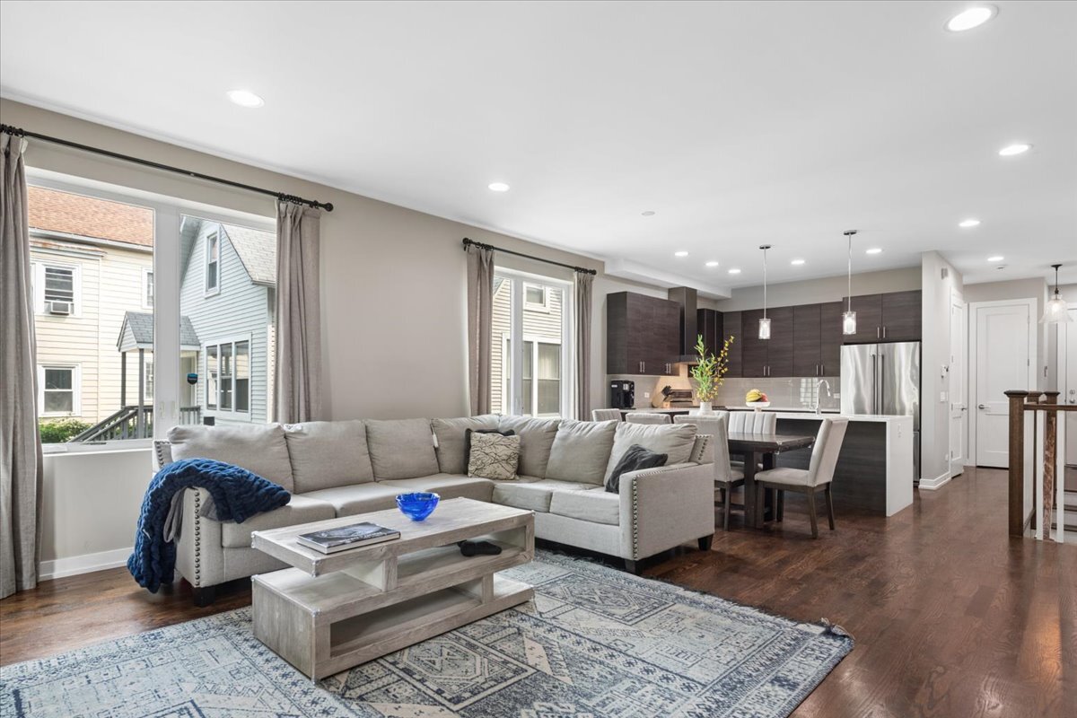 2133 N Campbell Avenue Unit: 1B