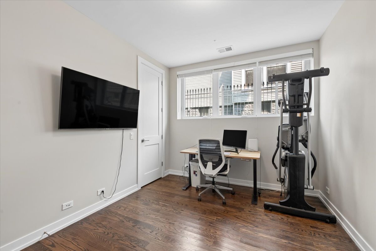 2133 N Campbell Avenue Unit: 1B