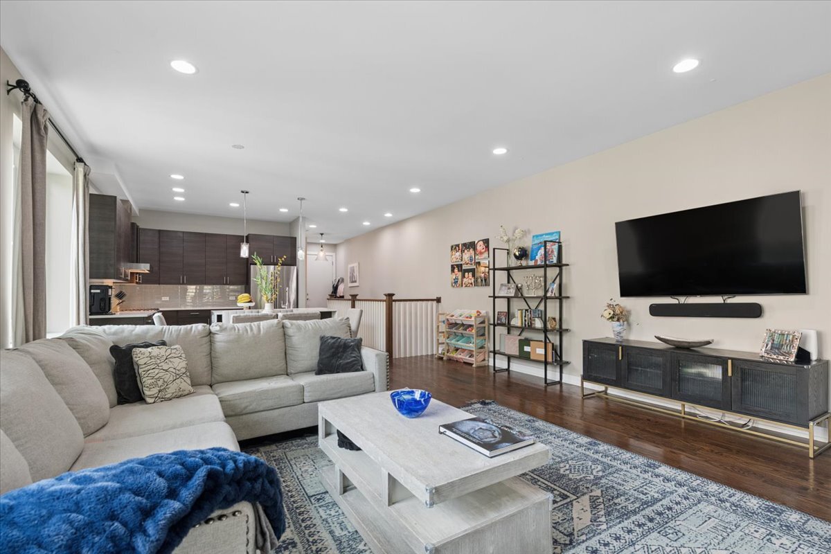 2133 N Campbell Avenue Unit: 1B
