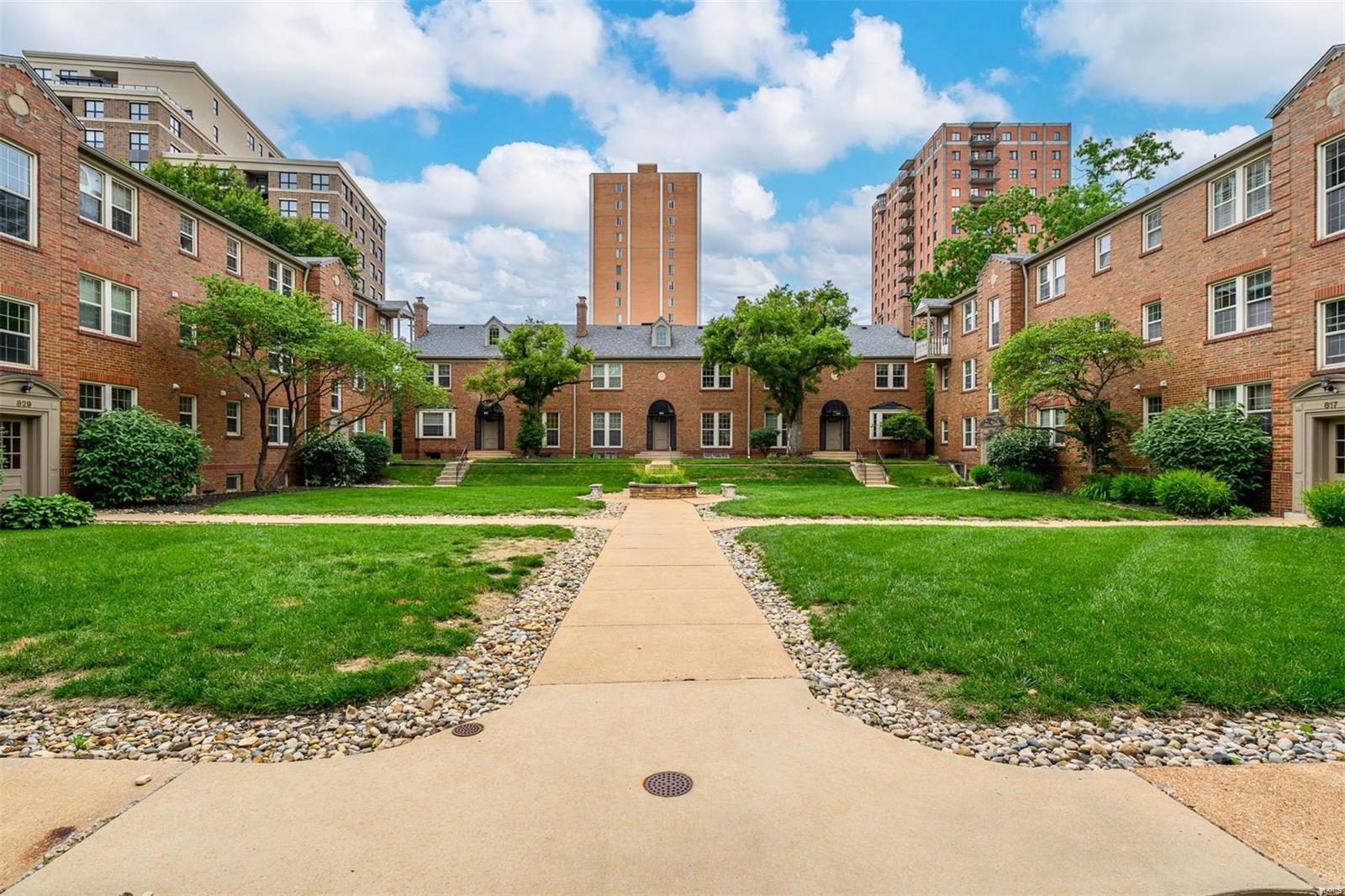 829 Westwood Drive Unit: 2E