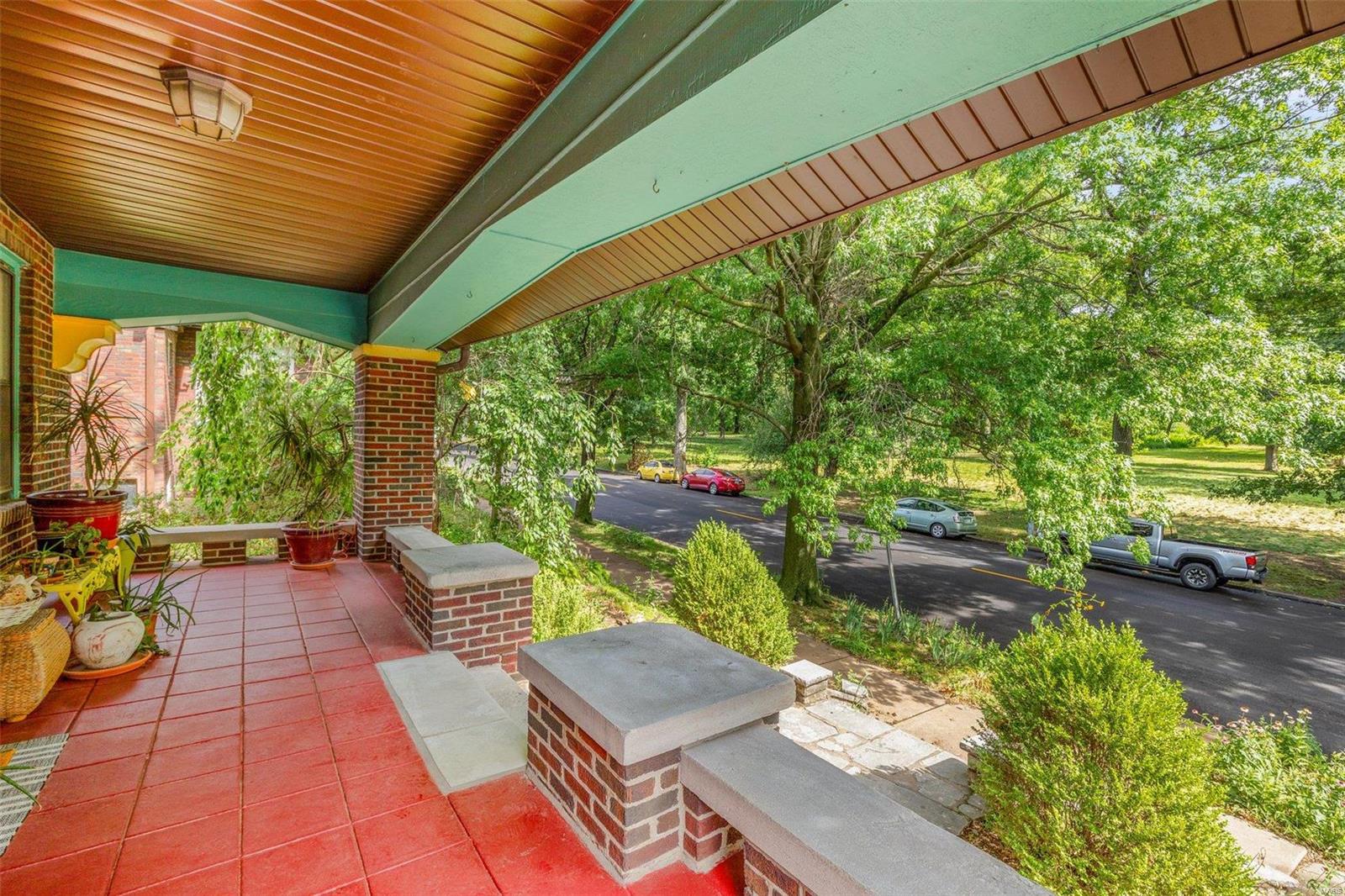 4649 Magnolia Avenue