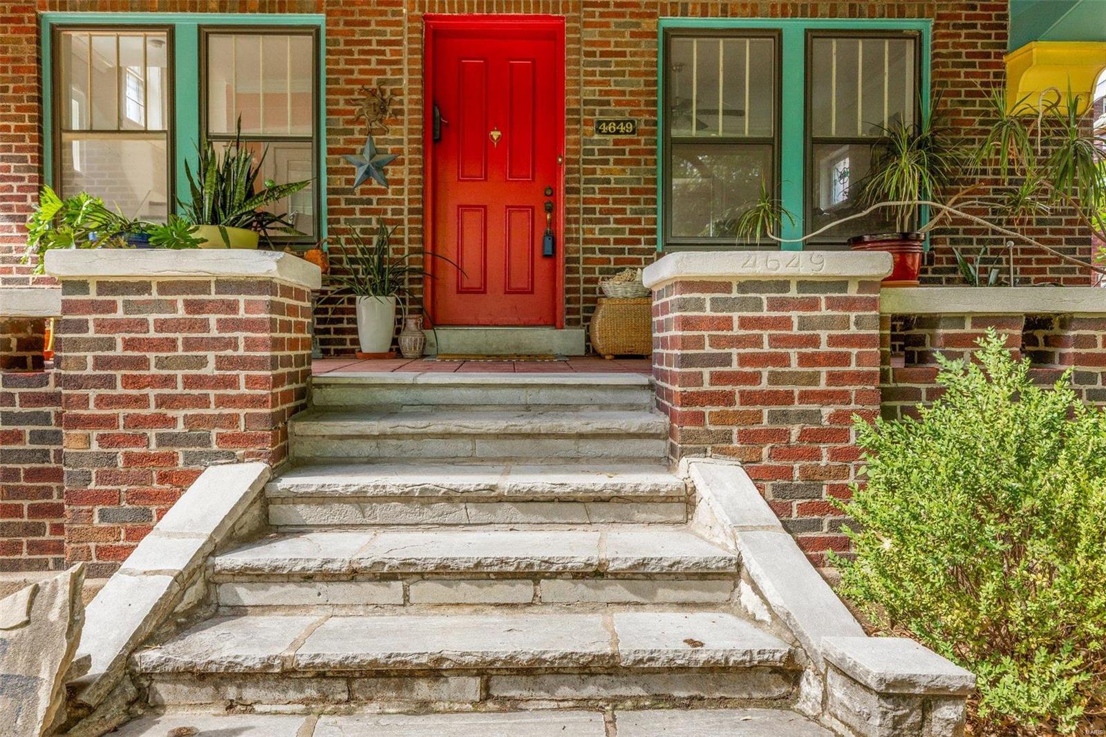 4649 Magnolia Avenue