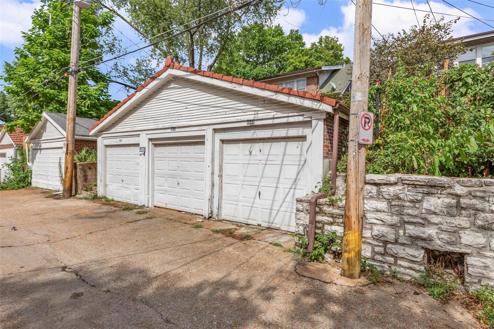 4649 Magnolia Avenue