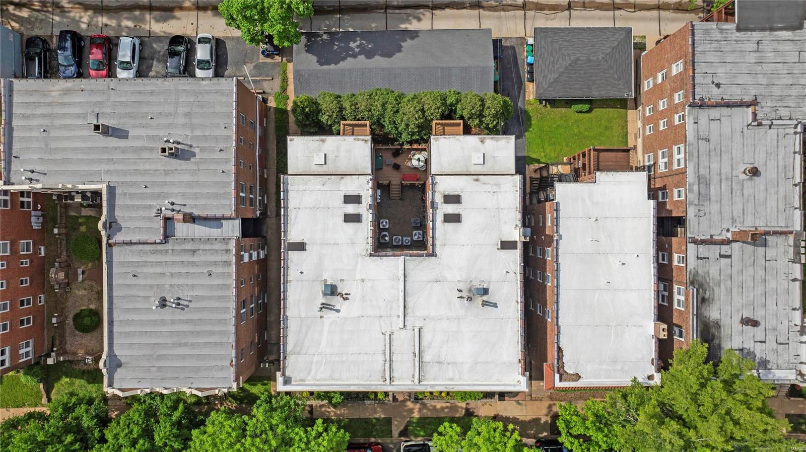 6330 Southwood Avenue Unit: 1E