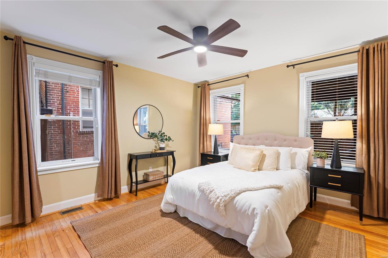 6330 Southwood Avenue Unit: 1E
