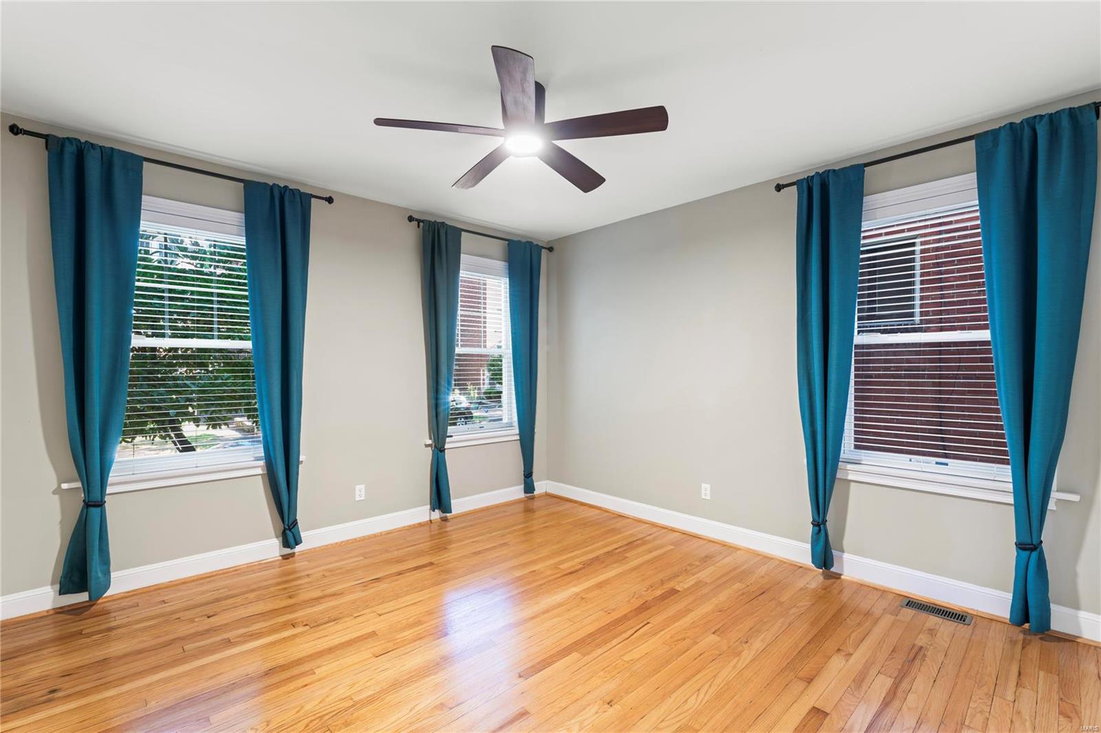 6330 Southwood Avenue Unit: 1E
