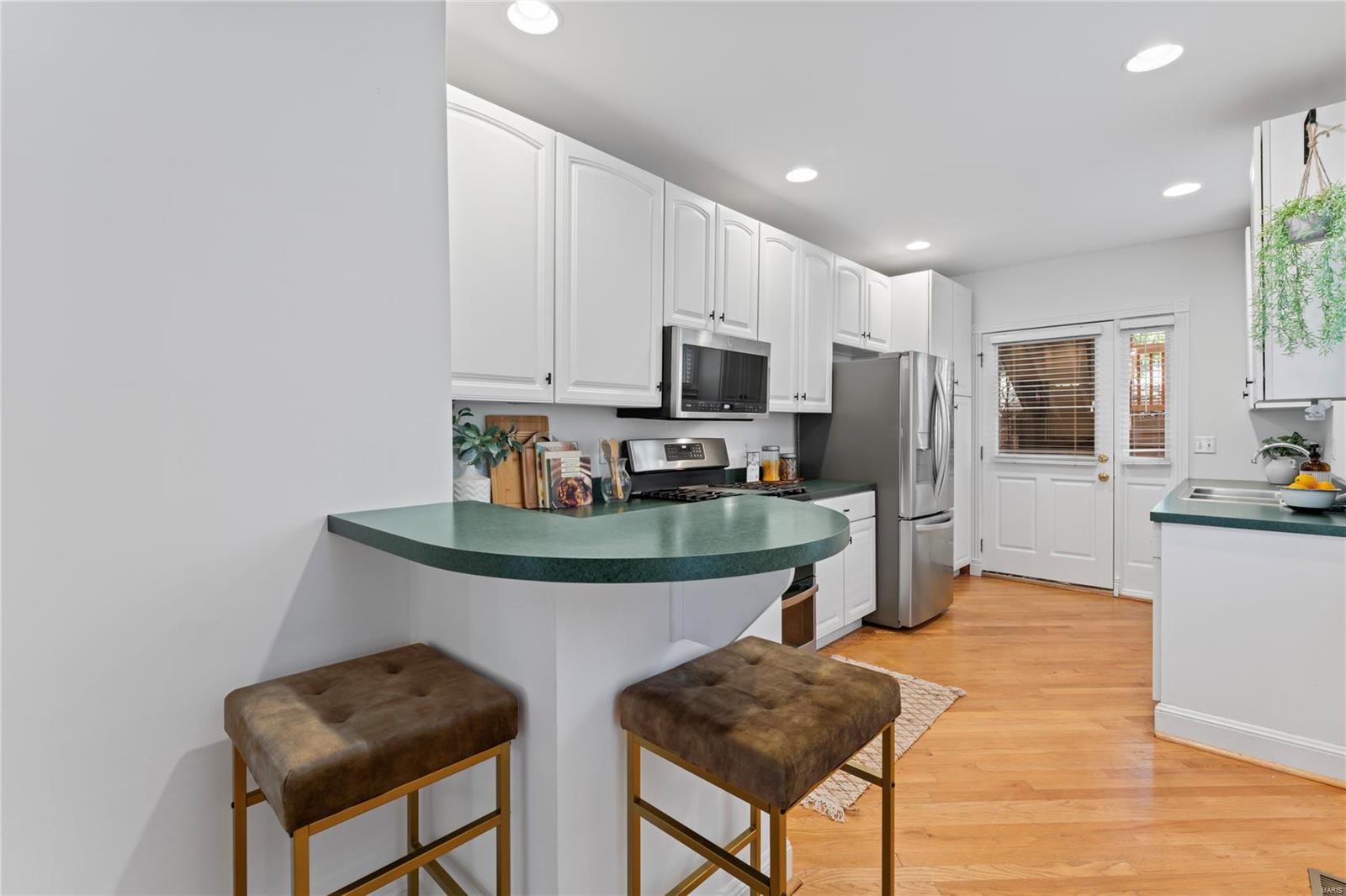 6330 Southwood Avenue Unit: 1E