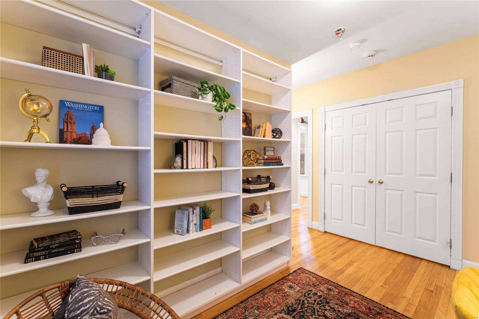 6330 Southwood Avenue Unit: 1E