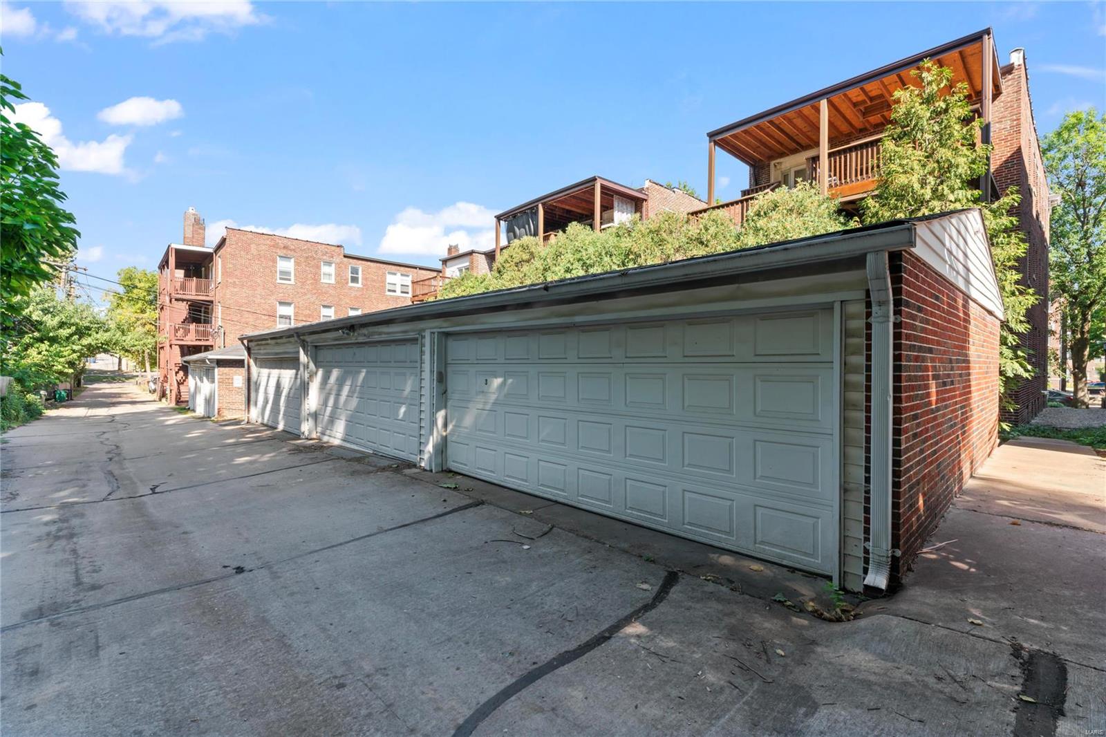 6330 Southwood Avenue Unit: 1E
