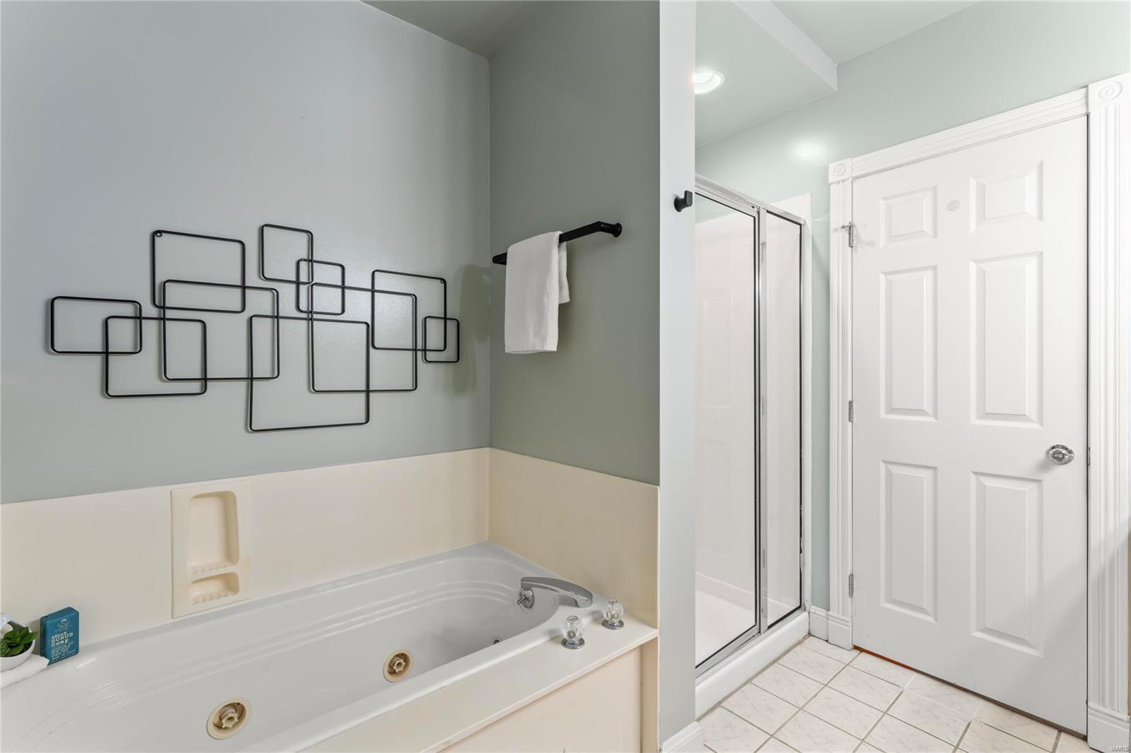 6330 Southwood Avenue Unit: 1E