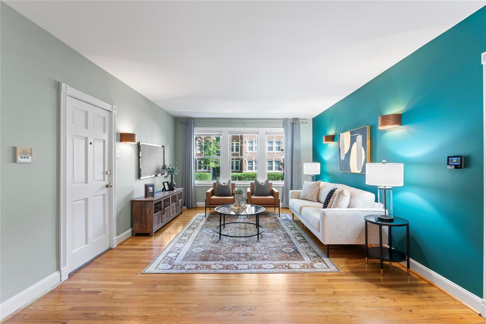 6330 Southwood Avenue Unit: 1E