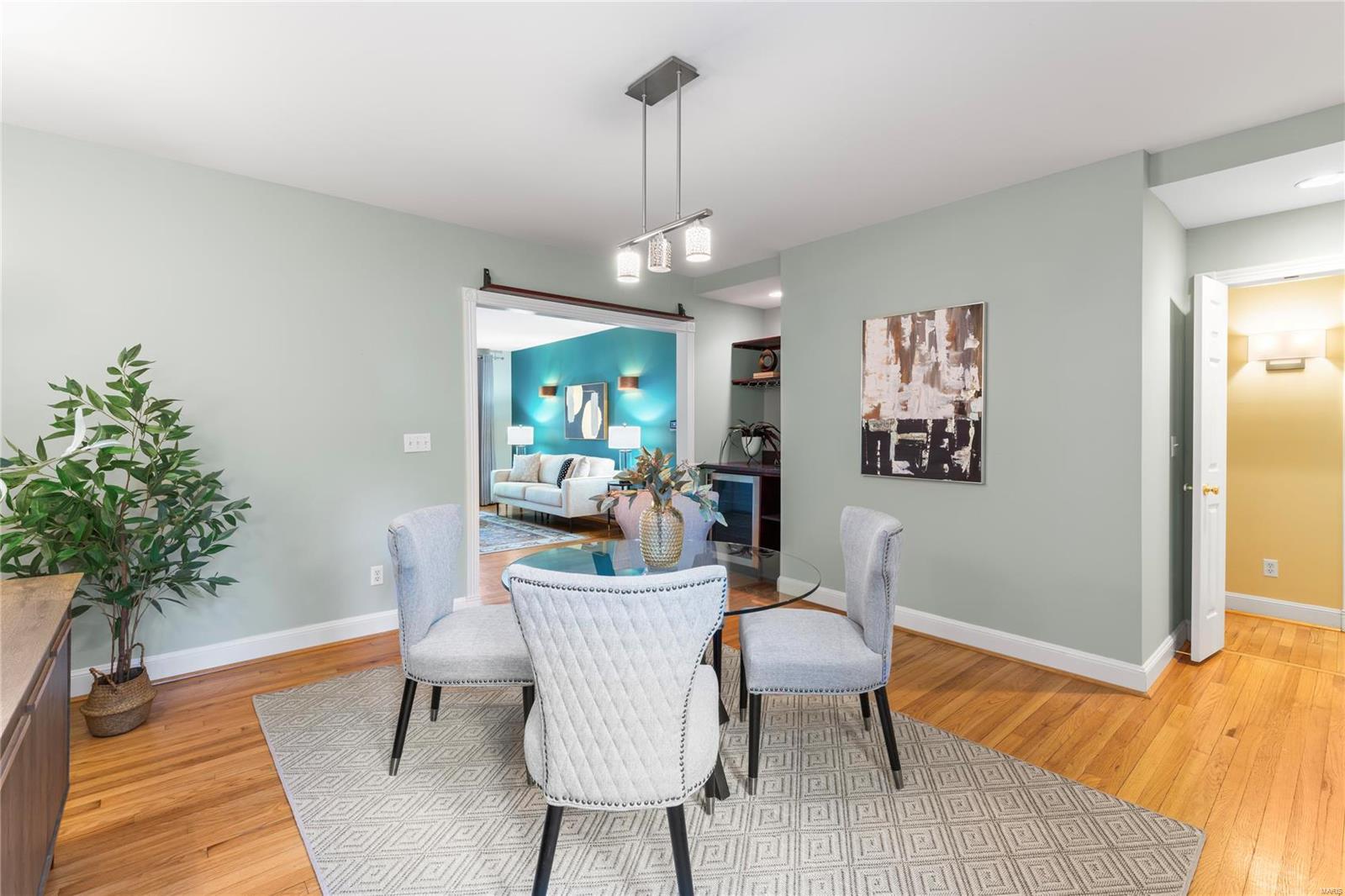 6330 Southwood Avenue Unit: 1E
