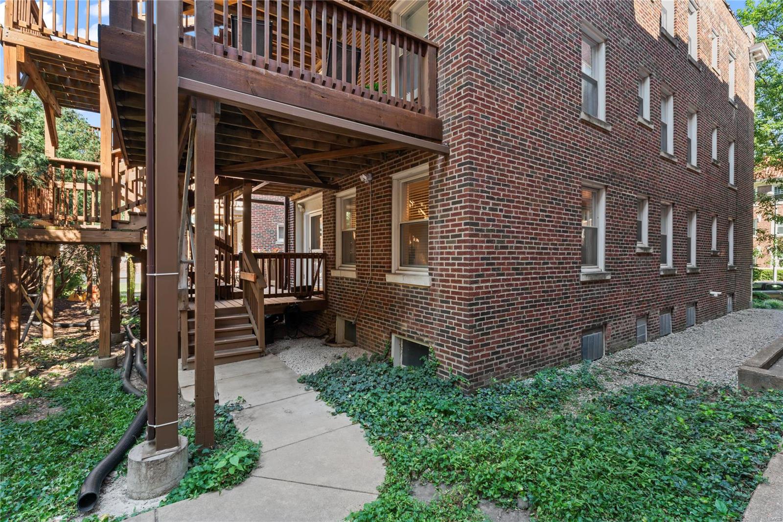6330 Southwood Avenue Unit: 1E