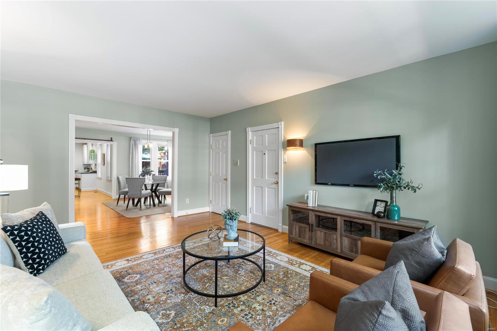 6330 Southwood Avenue Unit: 1E